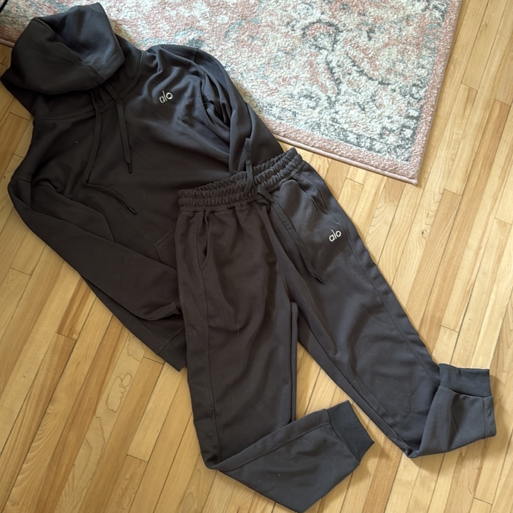 ALO Yoga Sweat Set